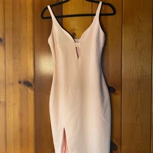 Elizabeth and James size 4 pale pink, fitted dress!